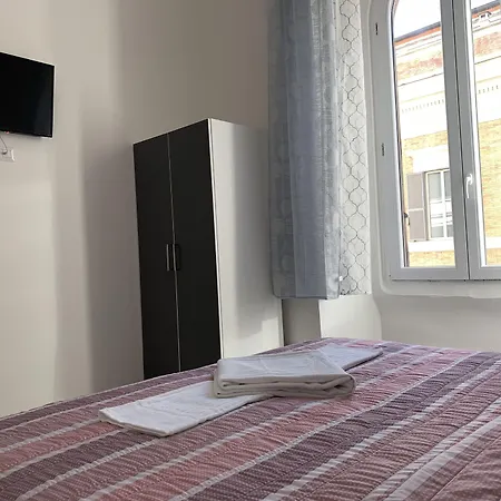 Alojamento de Acomodação e Pequeno-almoço Tune Homes 3*